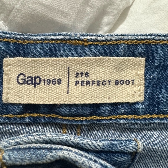 GAP Perfect Boot Jeans, Medium Wash with Subtle Fading. High Rise. Size 27 - Picture 5 of 10